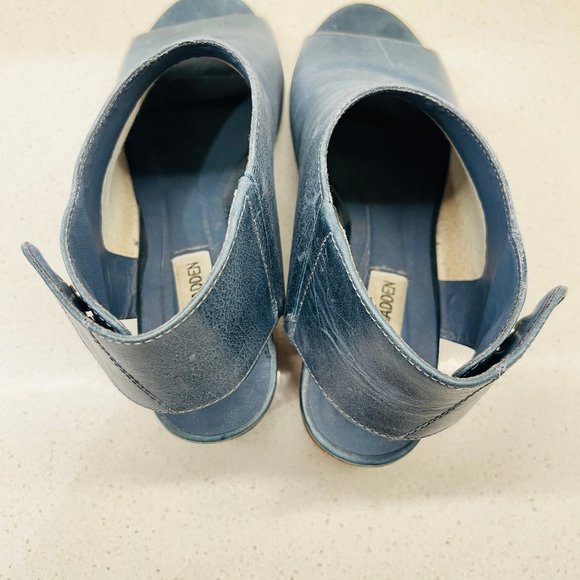 Steve Madden Shalow Blue Leather Peep Toe Sandals Shoes Snap Button Open Heel 10 - Picture 15 of 15